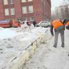 Уборкой дворов Петербурга от снега занимаются более 6800 дворников
