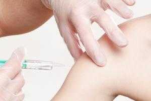 Эксперт рассказал, сколько будет действовать «лайт-вакцина» от коронавируса