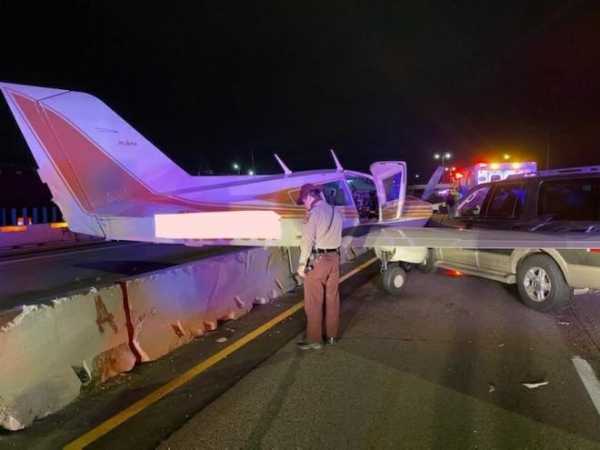В США самолет столкнулся с автомобилем после экстренной посадки на дорогу1