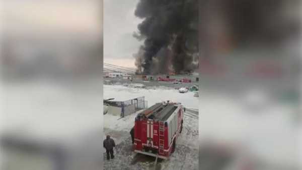 На складе в Омске произошел пожар на площади 4,5 тыс. кв. м0