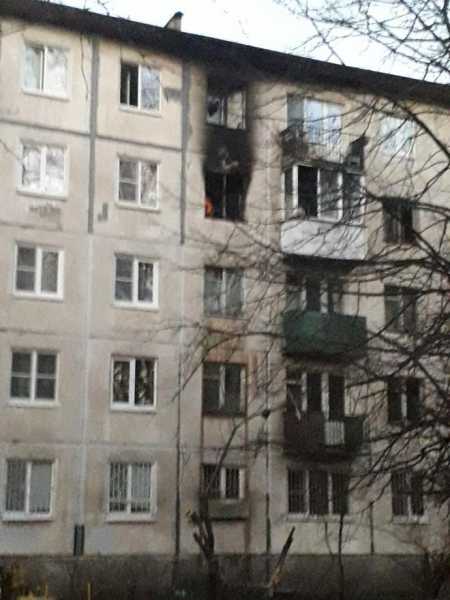 Появились видео с утреннего пожара в жилом доме на Софьи Ковалевской0