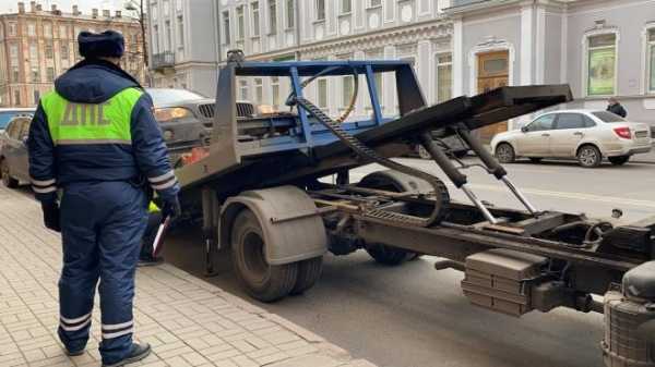 Из зоны платной парковки в центре Петербурга массово эвакуировали автомобили