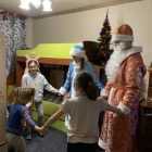 Петербуржцев призвали мыть руки и пол в доме после встречи с Дедом Морозом