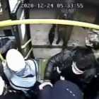 Кондуктор избил россиянина за оплату проезда крупной купюрой и попал на видео