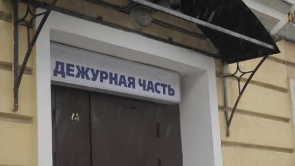 Доставщики еды разгромили продуктовый магазин в Москве