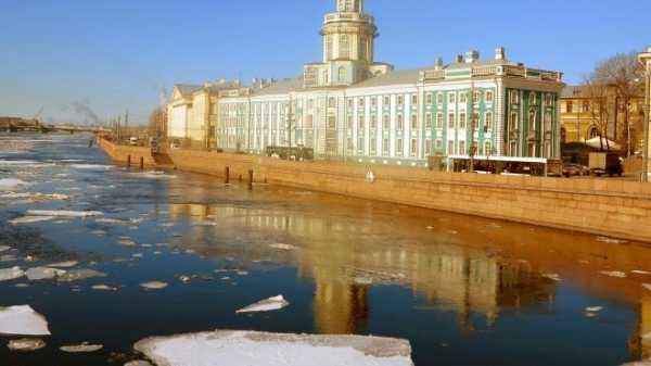 Специалисты сняли детей со льда на улице Димитрова и улице Бурцева