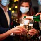 После вакцинирования от коронавируса разрешили шампанское на Новый год