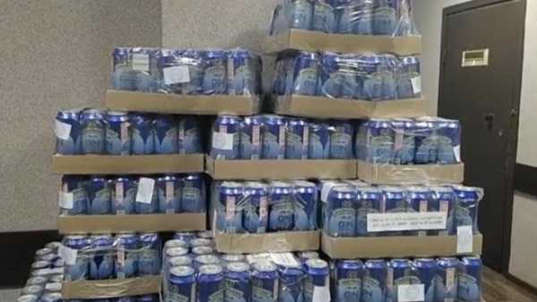 На рынке на Софийской обнаружили склад с 540 литрами подозрительных коктейлей