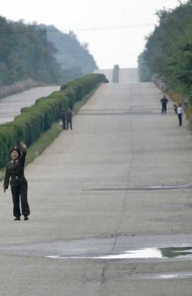 20 запрещенных снимков Эрика Лаффорга, сделанных в Северной Корее скрытой камерой в то время, когда он посещал закрытую страну