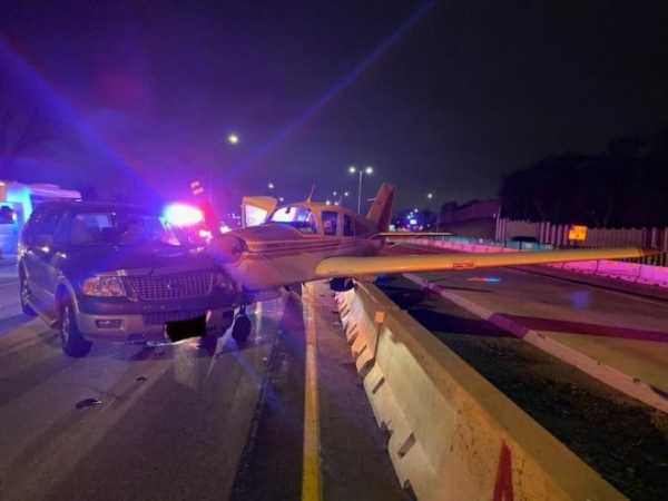 В США самолет столкнулся с автомобилем после экстренной посадки на дорогу0
