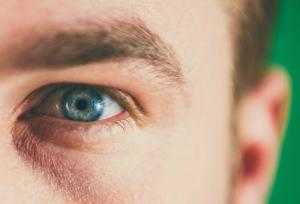 Обнаружен новый симптом коронавируса, поражающий роговицу глаз