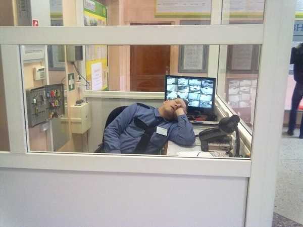 Возможно и вы здесь есть: спящие работники, застуканные на рабочем месте