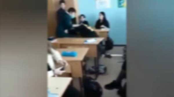 Уборщица уволилась из школы в Хабаровске после драки с семиклассником0