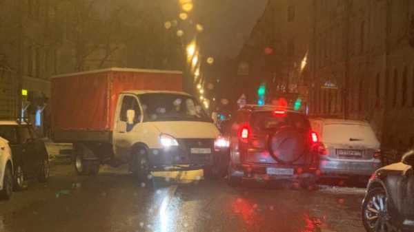 ДТП перекрыло Социалистическую улицу в Петербурге