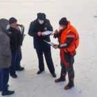 Рыбакам, вышедшим на лед Финского залива, выписали первые штрафы