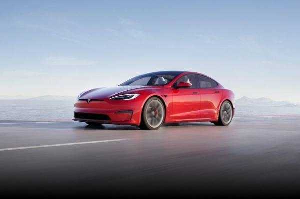 Tesla представила 1034-сильный седан Model S и обновила Model X