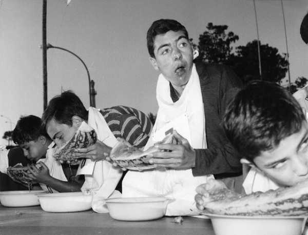 Конкурсы по поеданию пищи на скорость, фотографии первой половины 20 века