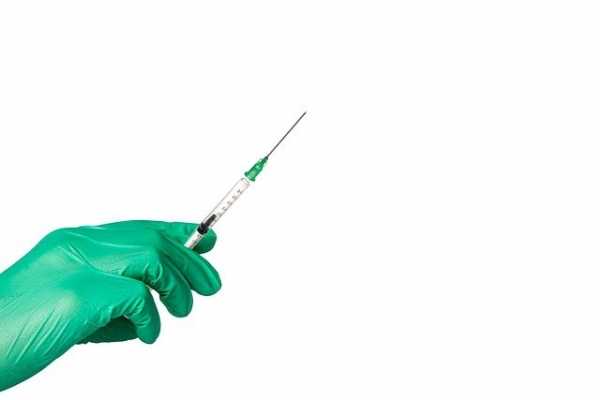 Иммунолог рассказал опасно ли делать прививку от коронавируса бессимптомным больным0