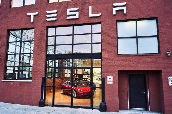 В 2020 году Tesla поставила рекордные 500 тысяч электрокаров своим клиентам