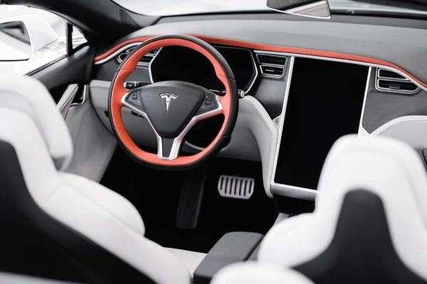 Владелец заказал себе эксклюзивную Tesla: кабриолет на базе Model S