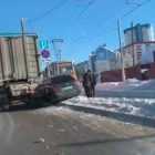 В Перми «КамАЗ» вытолкнул автомобиль на трамвайные пути