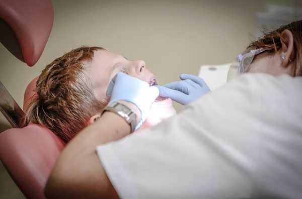 Более 200 пациентов с коронавирусом получили вылечили зубы в поликлинике №330