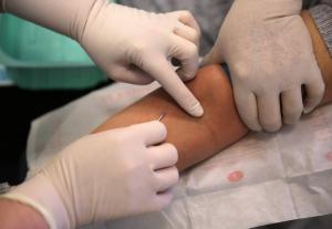 Петербуржцев начнут вакцинировать от коронавируса в торговых центрах