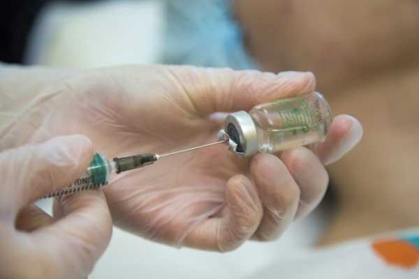 Пункты вакцинации в Петербурге начнут прививать по 200 человек в день0