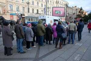 В Петербурге за сутки от коронавируса прививают по 10 тысяч человек