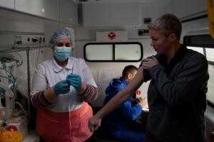 Правительство Петербурга рассказало, куда пропадают вакцинированные первой дозой