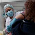 Более 200 тысяч жителей Петербурга получили вакцину от коронавируса