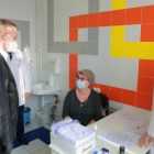 Беглов проверил работу пункта вакцинации во Фрунзенском районе