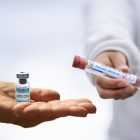 В Ленобласти попросили сделать вакцину от коронавируса доступнее для граждан России в Финляндии и Эс...