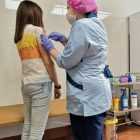 Менее 500 петербуржцев вакцинировали «ЭпиВакКороной» за три дня
