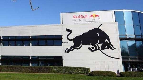 Бывший инженер Mercedes позвал коллег с собой в Red Bull