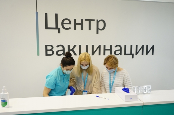 Круглосуточный пункт вакцинации от коронавируса начал работать в Петербурге0