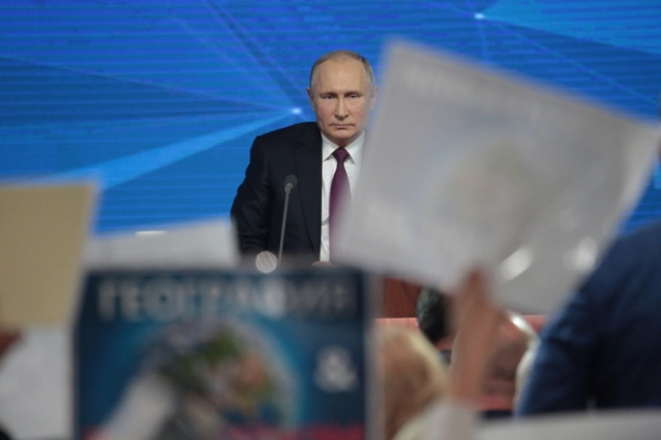 Путин сравнил российские препараты от коронавируса с автоматом Калашникова0