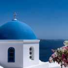 Греция примет туристов, привитых «Спутником V»