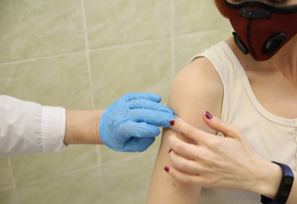 Власти Петербурга сообщили о росте темпов вакцинации от COVID-190
