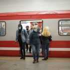 В метро Петербурга снова не пускают без масок