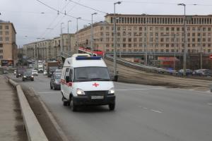 Больше 20 карет Скорой стоят в очереди у Александровской больницы