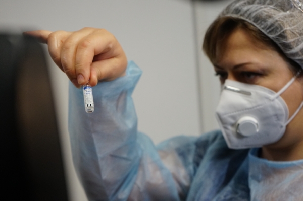 Более 745 петербуржцев прошли вакцинацию от COVID-190
