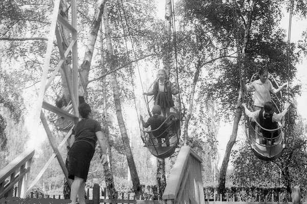 10 фотографий одного дня в парке любимых советских аттракционов