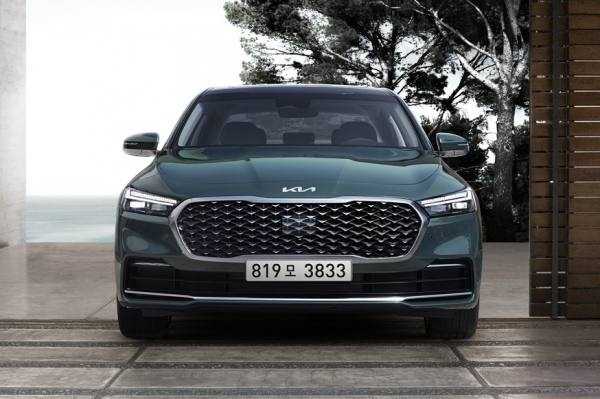 Kia обновила седан K900: посвежевшее «лицо» и изменения в моторной гамме