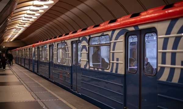 В метро Петербурга только за сутки составили 12 протоколов на безмасочников0