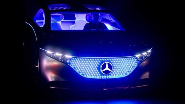 Mercedes представил на ПМЭФ-2021 электроседан EQS и новый Maybach0