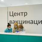 В петербургском ТЦ «Охта Молл» горожане толпятся в очереди на вакцинацию