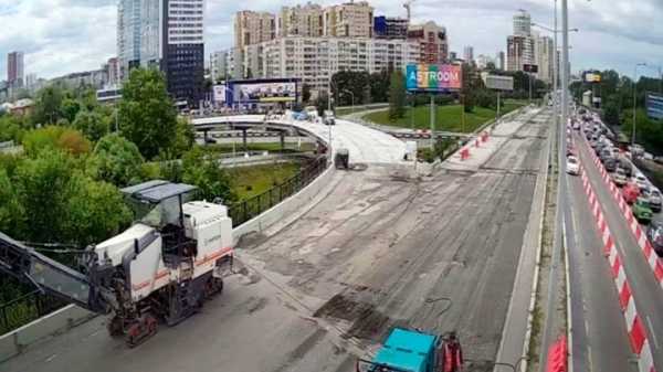 Мэр Екатеринбурга удивился отсутствию рабочих на проблемном мосту0
