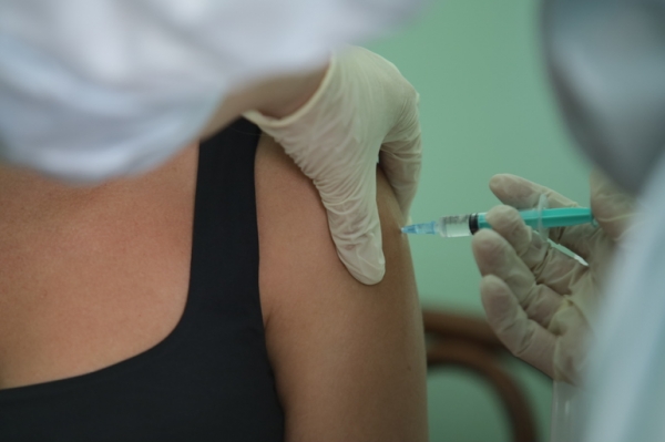 В администрации Петербурга дали комментарий по поводу ситуации с половиной вакцины0