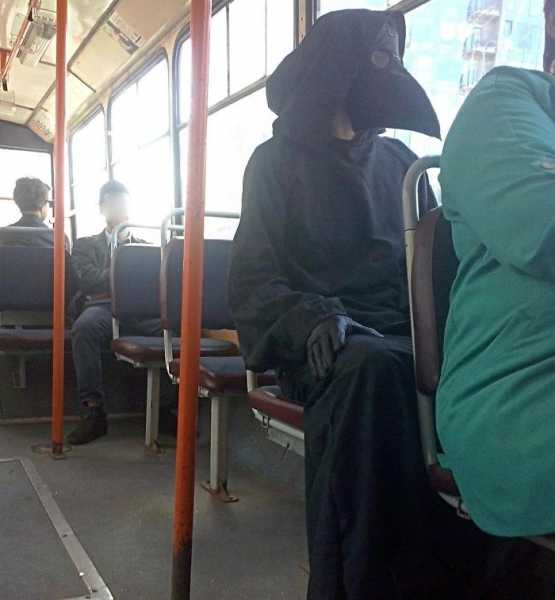 20 фото странных пассажиров, которых можно увидеть в общественном транспорте